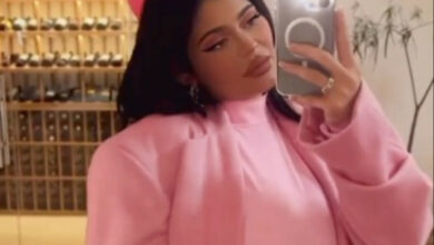 Photo of Kylie Jenner Shows Off Her Baby Bump