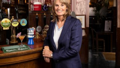Photo of Only Fools and Horses’ Cassandra Trotter has returned to the Nag’s Head for an 83p pint 40 years on – and you can too