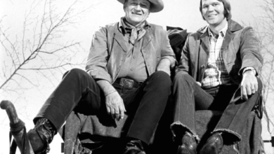 Photo of John Wayne and Elvis Presley Didn’t Co-Star in Oscar-Winning Film Because Elvis’ Manager ‘Pushed It Too Far’