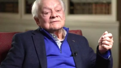 Photo of Only Fools and Horses Del Boy star Sir David Jason reveals his favourite episode and most fans would agree