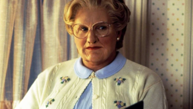 Photo of ‘Mrs. Doubtfire’ director on scrapped sequel, Robin Williams’ endless improvisations